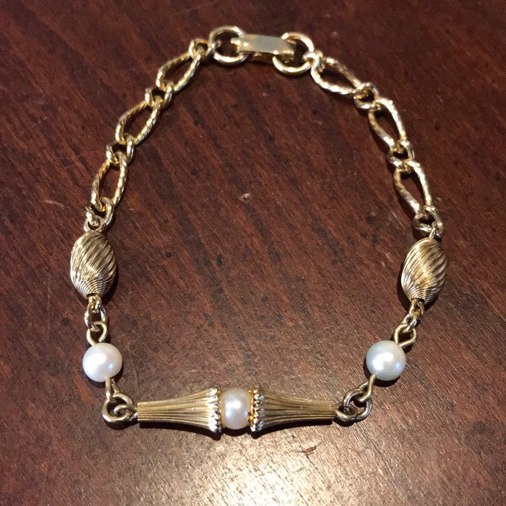 Vintage Star Goldtone Pearl & Swirl Bead Bracelet